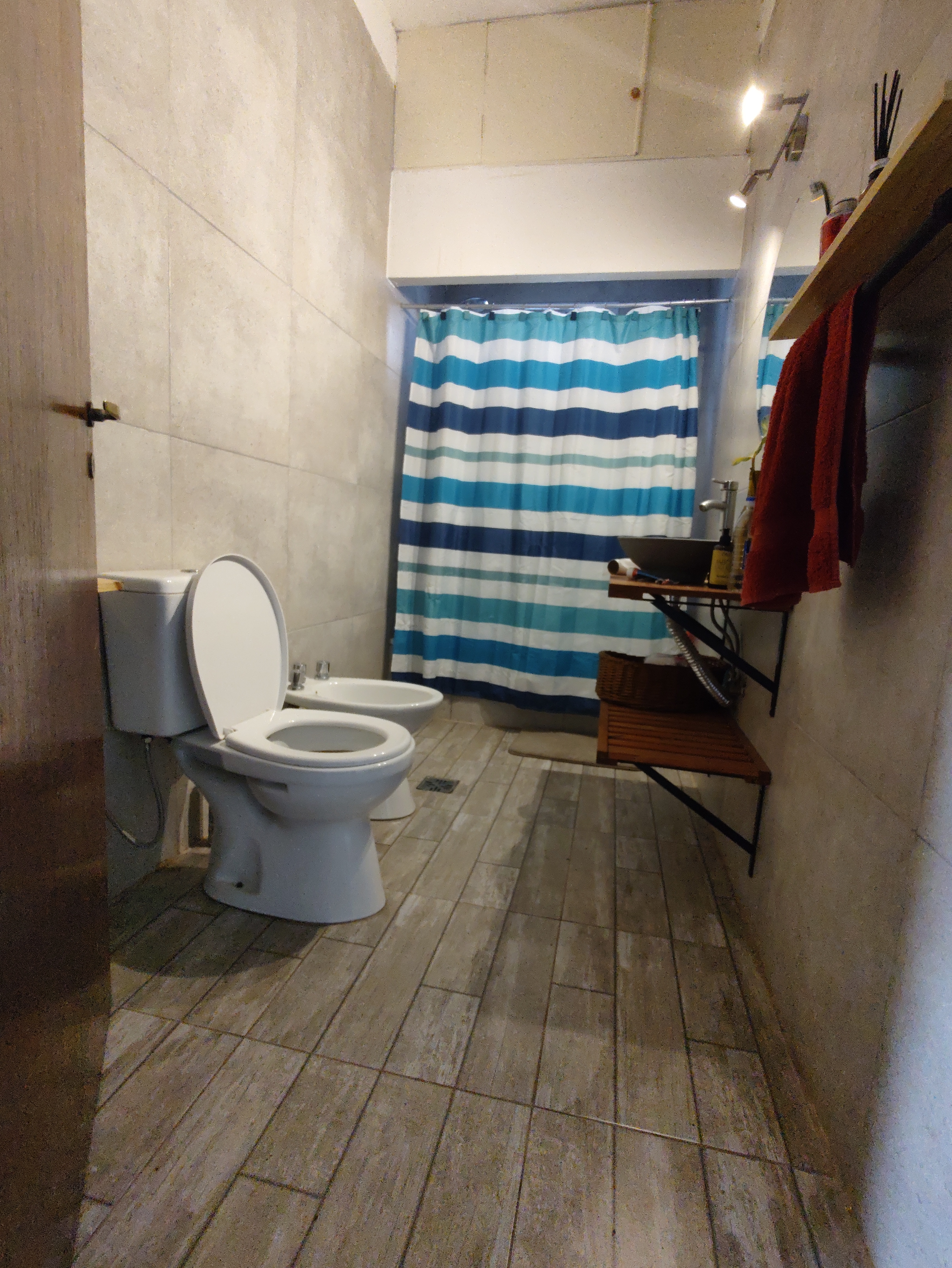 Casa 3 Ambientes con Gran Terreno y Cocheras - Foto 2