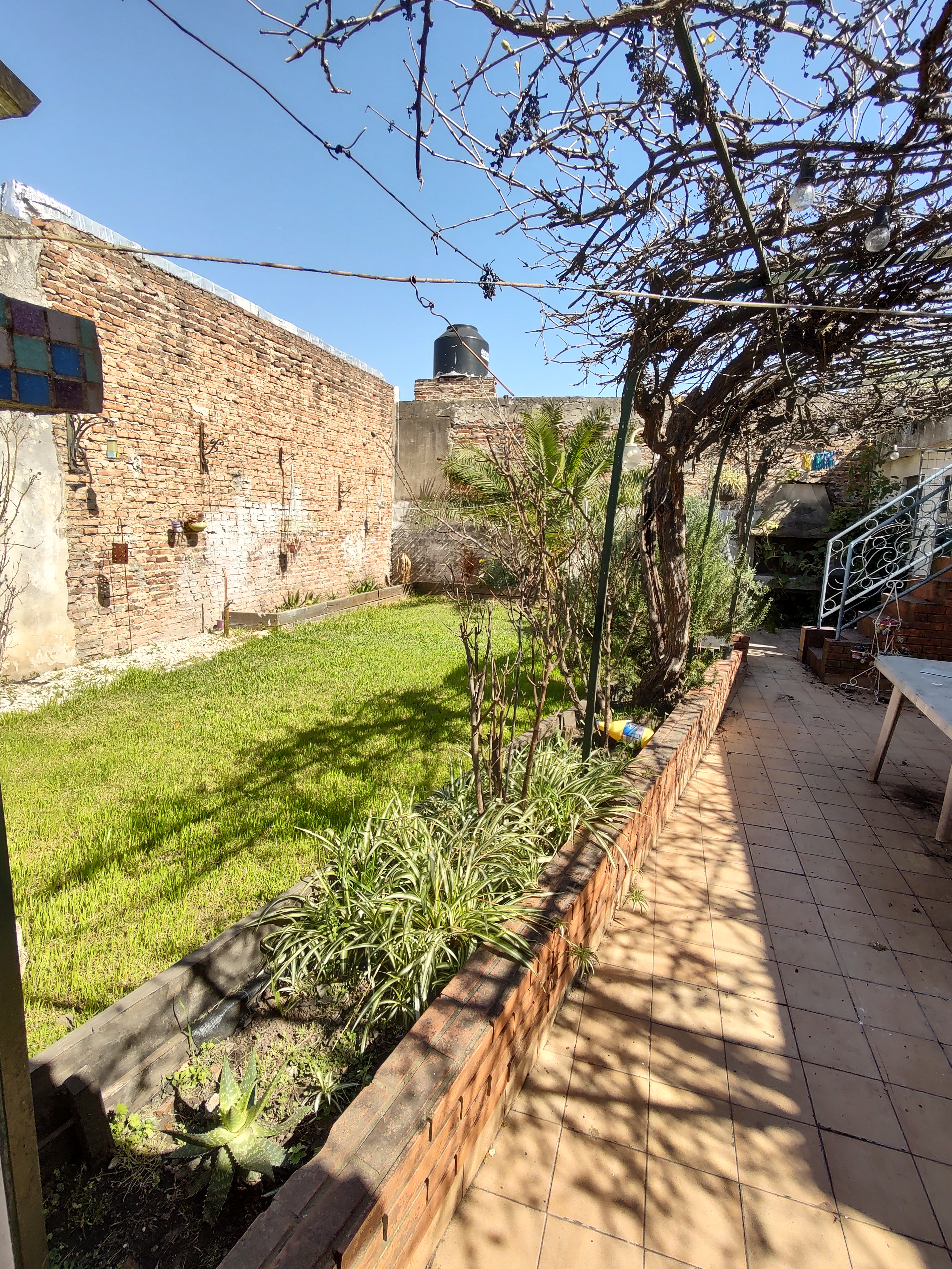 Casa 3 Ambientes con Gran Terreno y Cocheras - Foto 4