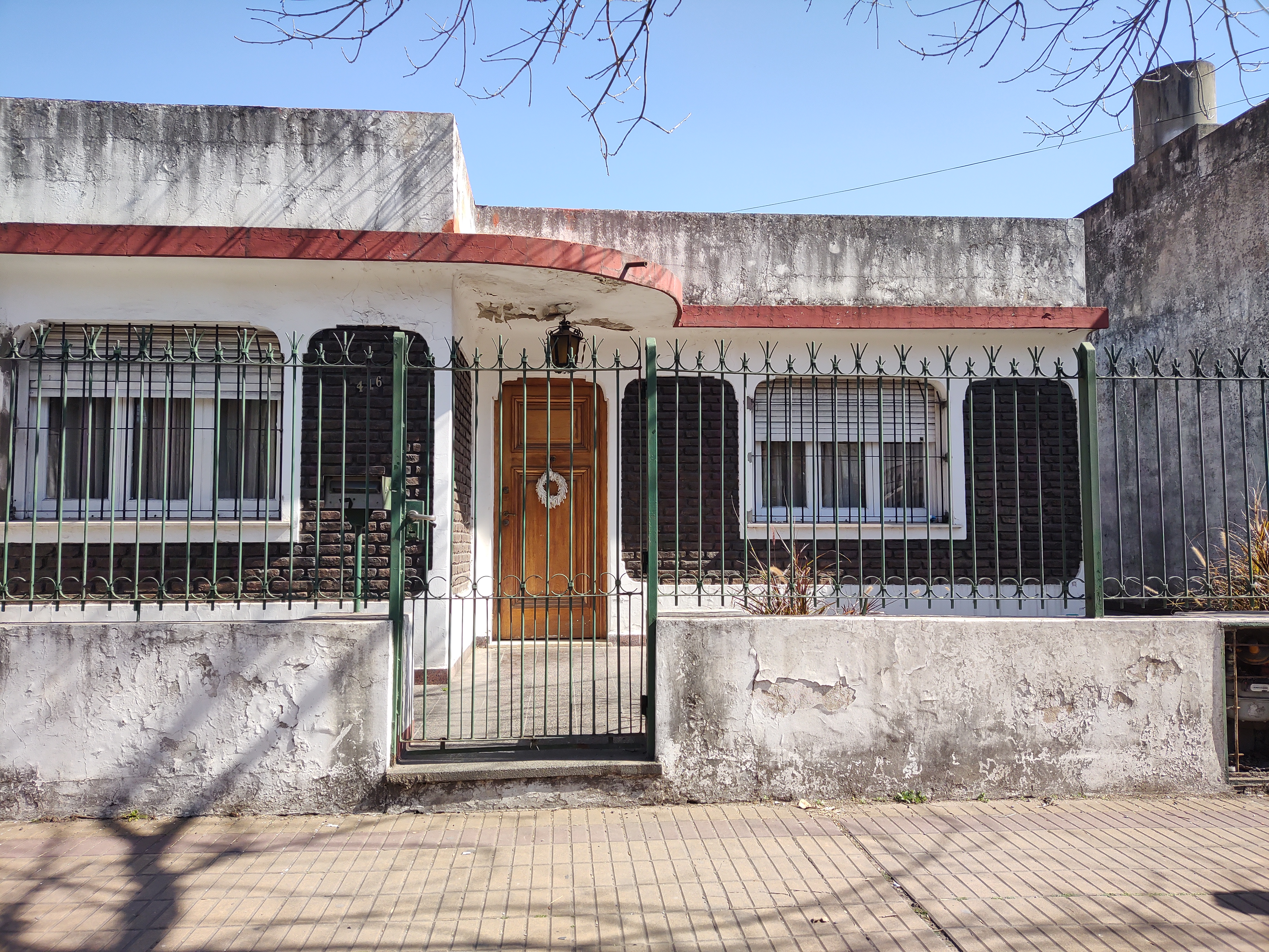 Casa 3 Ambientes con Gran Terreno y Cocheras