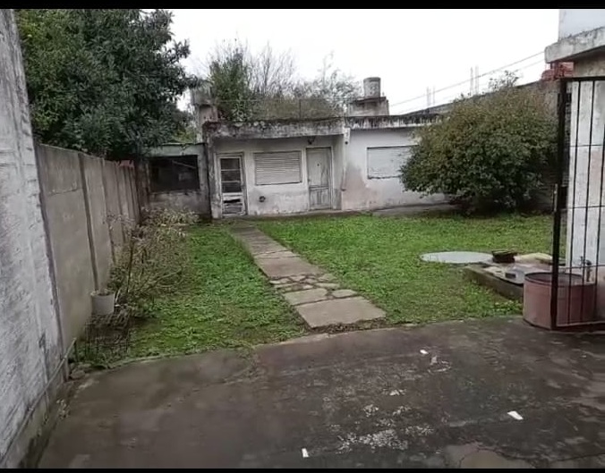 Casa sobre Av. La Plata en Lote de 10 x 34 m - Foto 3