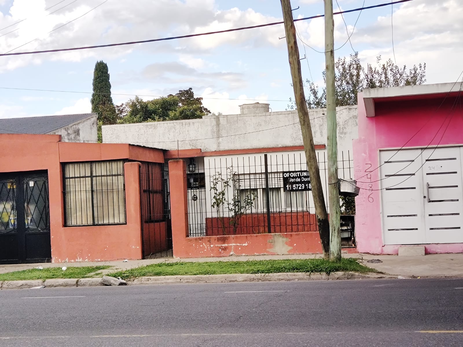 Casa sobre Av. La Plata en Lote de 10 x 34 m